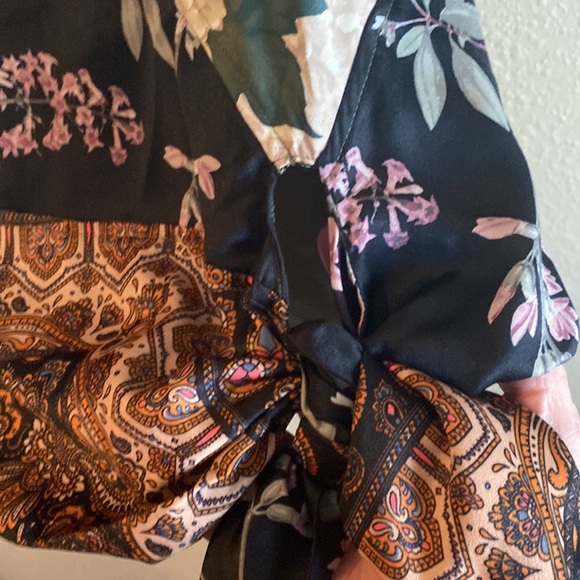 Anthropologie Tiny Long Sleeve Silky with Tie at Waist XL - Picture 4 of 7